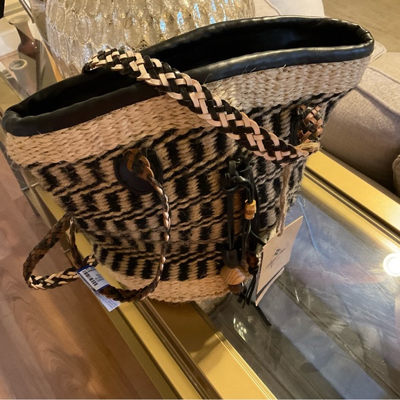 Brand new Patricia Nash straw bag - Picture 2 of 2